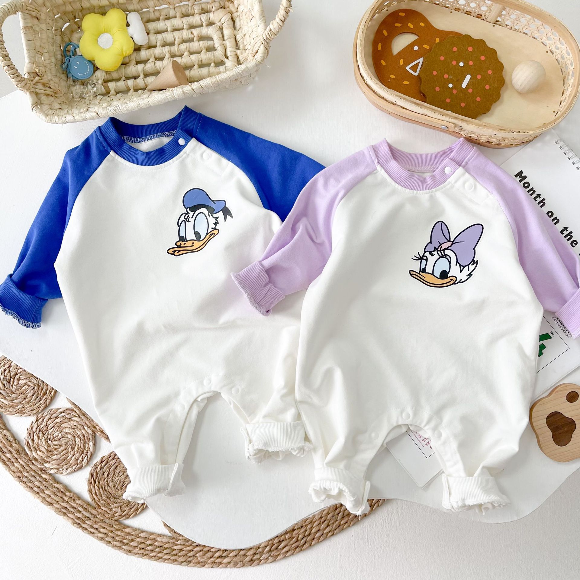 一件代发可爱卡通鸭鸭男女宝拼袖撞色连体衣服舒适棉婴儿哈衣爬服