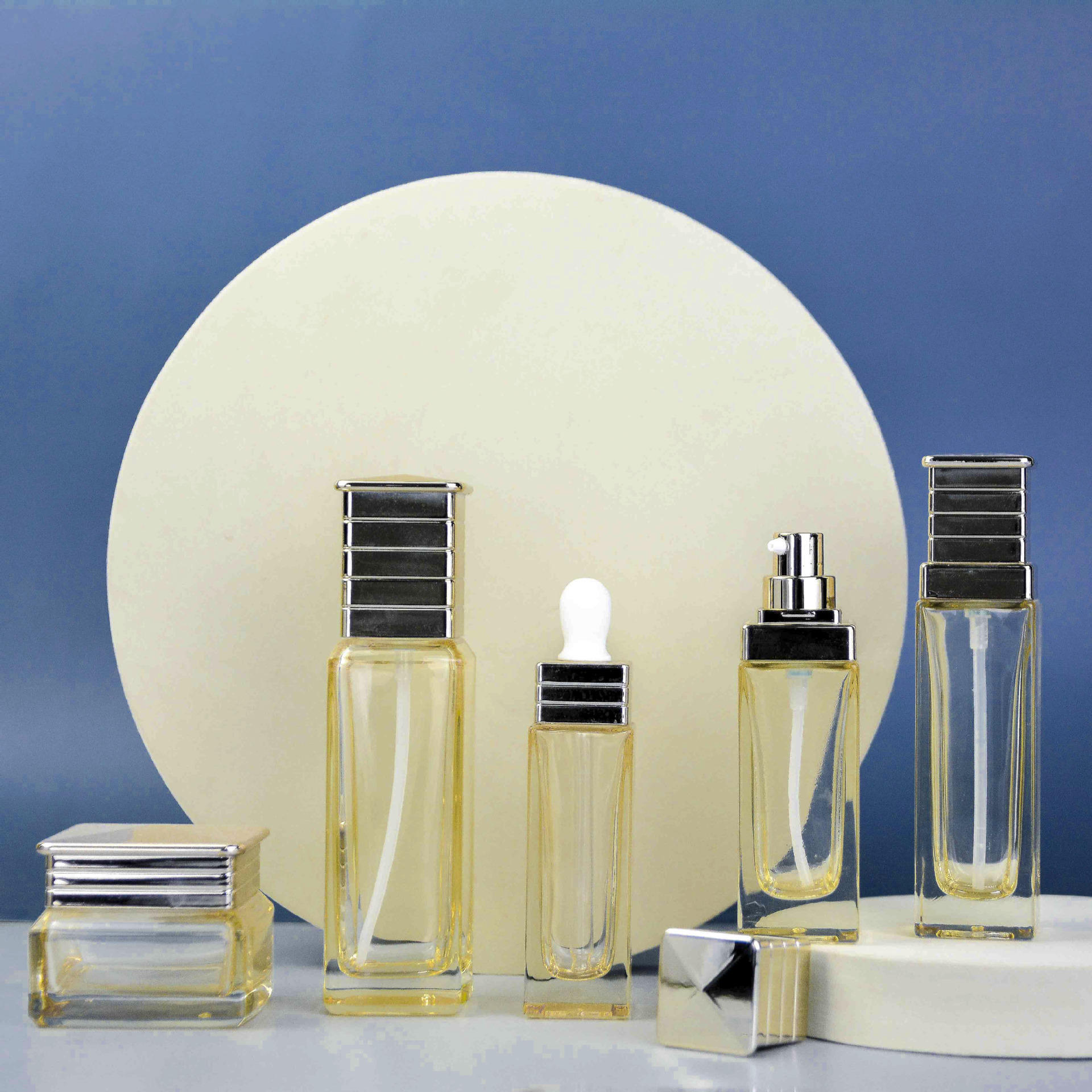 化妆品四方玻璃瓶 乳液泵头瓶30/50g膏霜瓶40ml精华瓶喷色现货