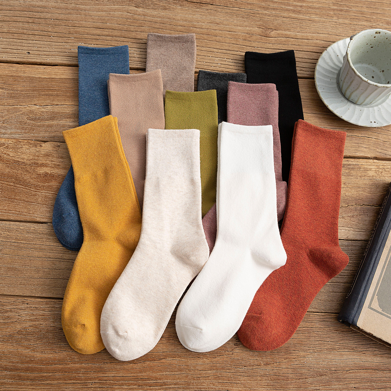 【量大价优】袜子女中筒袜jk女袜潮袜黑白色小熊袜子秋冬季高筒袜