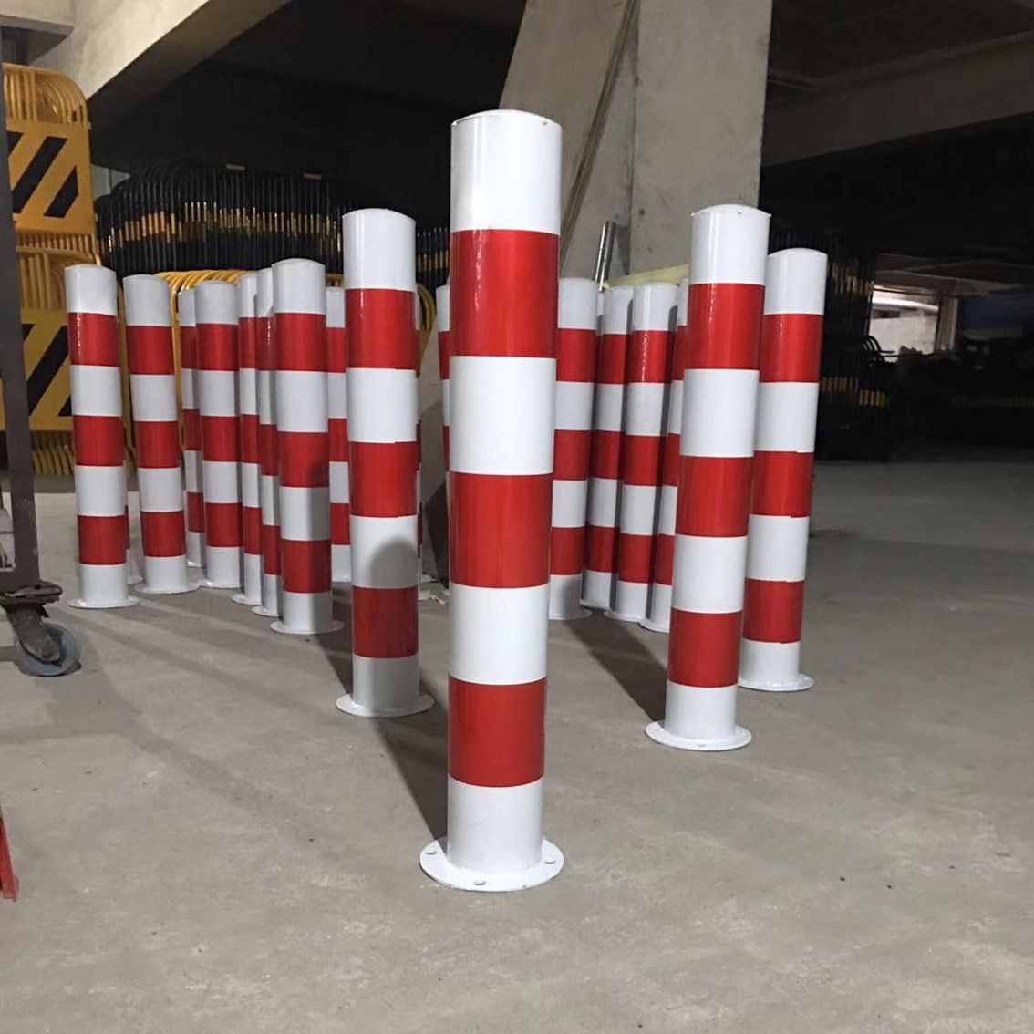 防撞反光柱双耳警示柱 黄黑反光柱子 活动底盘自由拆卸