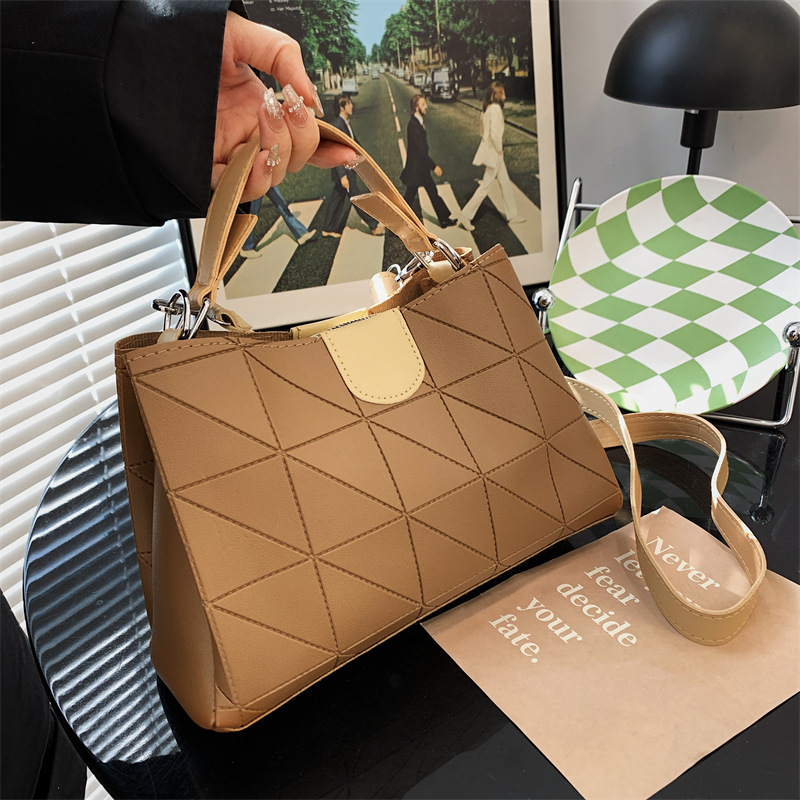 Simple and Popular Casual Women's Bags 2022 Summer New Fashion Shoulder Crossbody Fashionable Portable Tote Bag