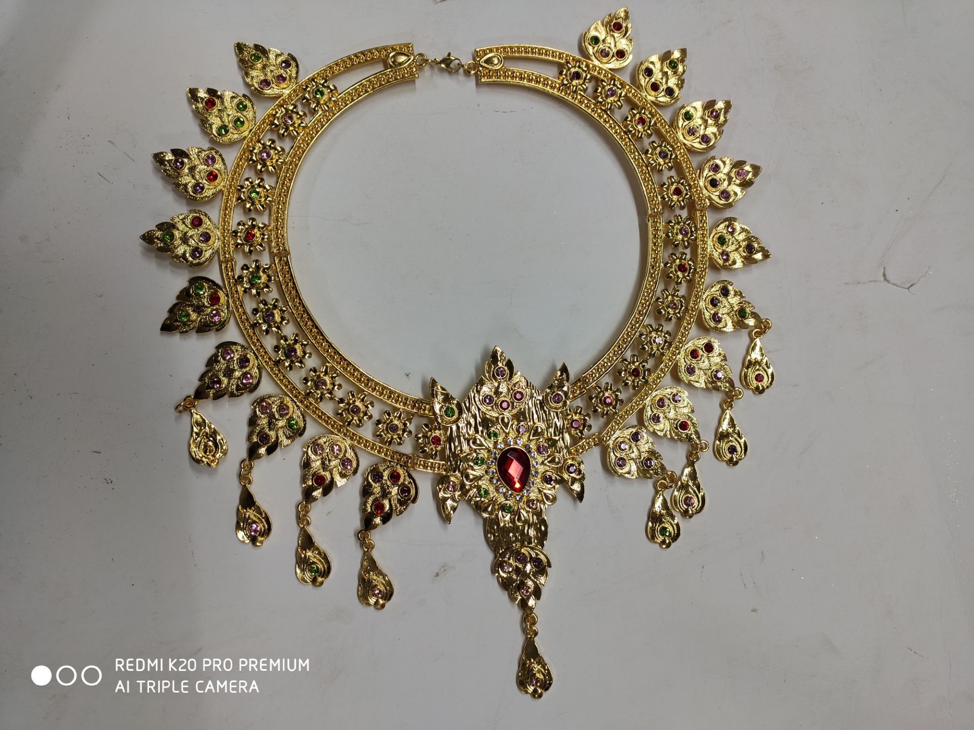 泰国宝塔皇冠影楼拍摄傣族女装服装配饰选美金色银色头饰告庄旅拍