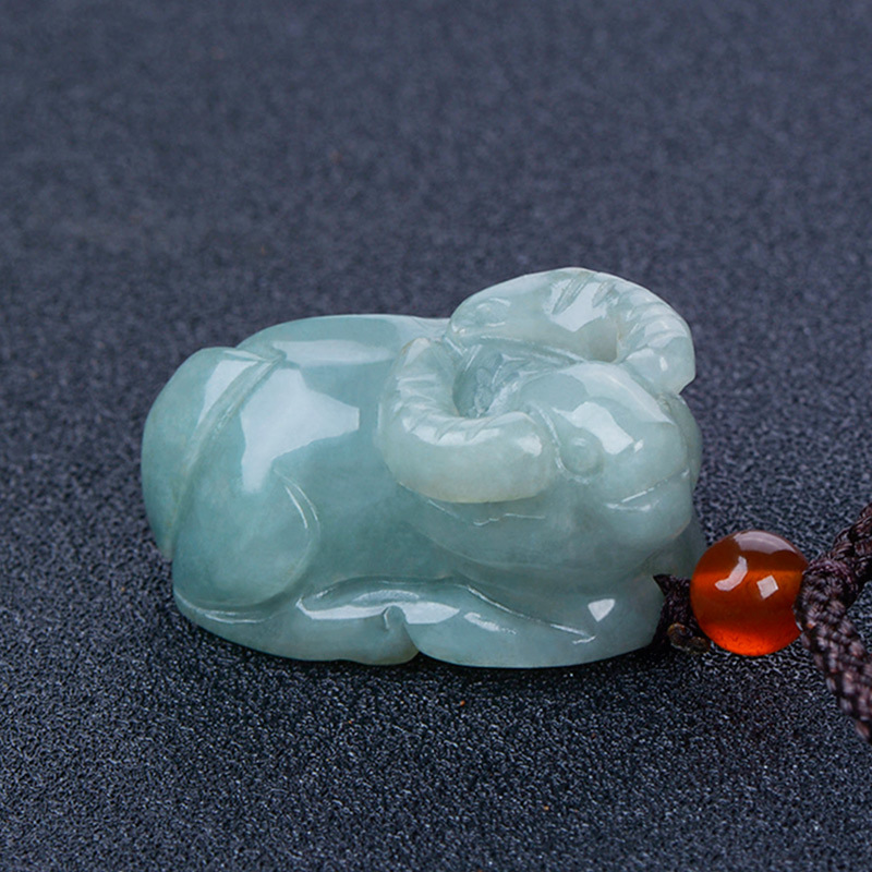 缅甸老坑a货翡翠生肖牛吊坠 冰糯种淡绿色翡翠牛玉石挂件