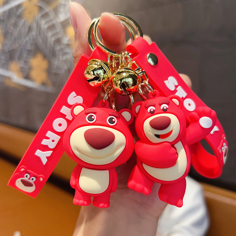 新品创意个性网红小红熊玩偶钥匙扣女可爱包包挂饰汽车钥匙配饰男