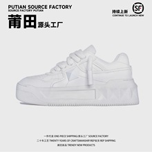莆田鞋真皮铆钉厚底增高板鞋女玫红色松糕休闲时尚运动饼干小白鞋