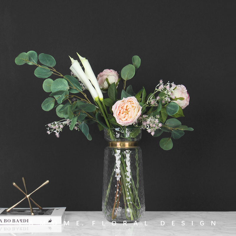 简约现代粉白玫瑰马蹄莲配草花艺玻璃插花花器餐桌客厅装饰摆件