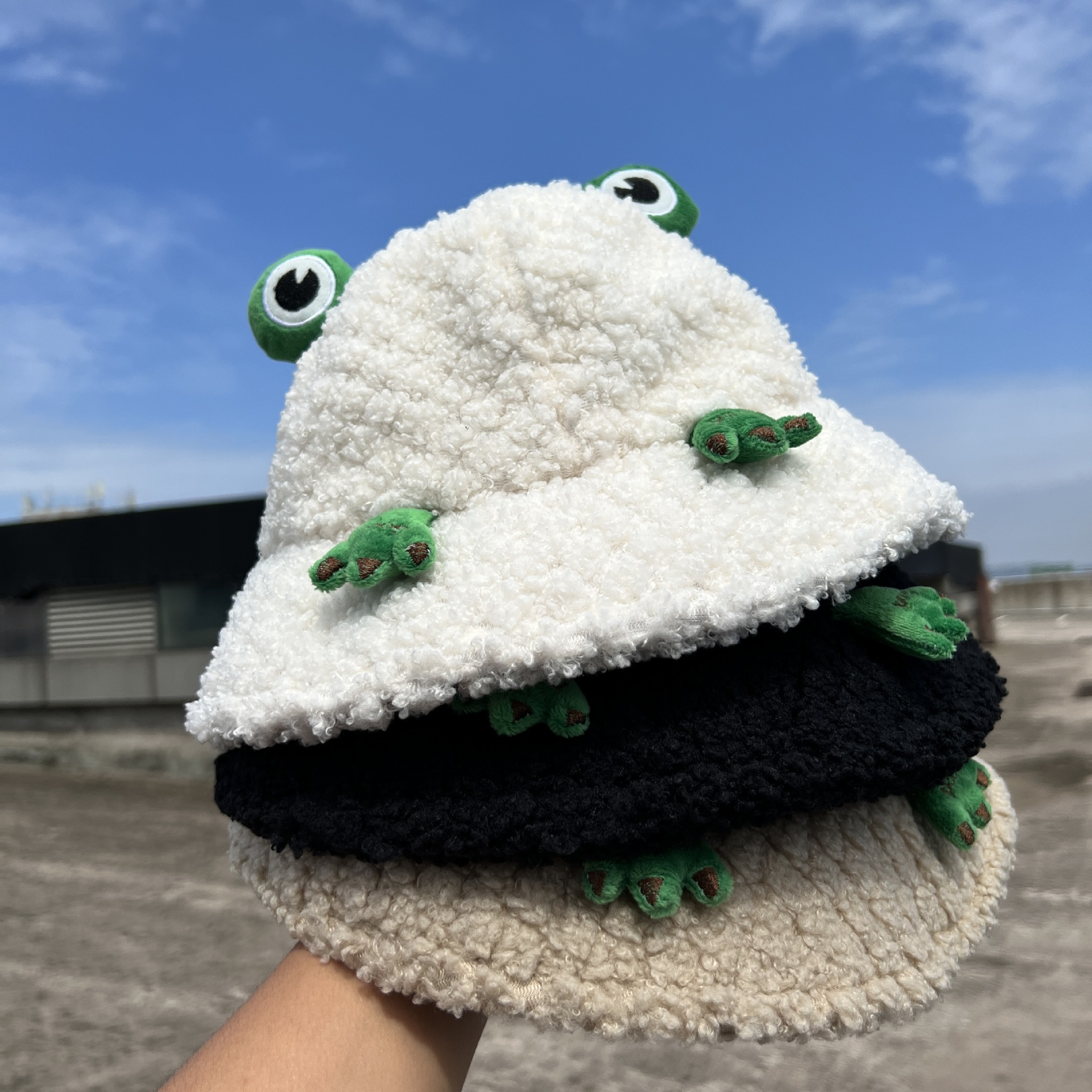 青蛙毛绒渔夫帽女秋冬保暖防寒盆帽 韩版ins可爱网红减龄学生甜美