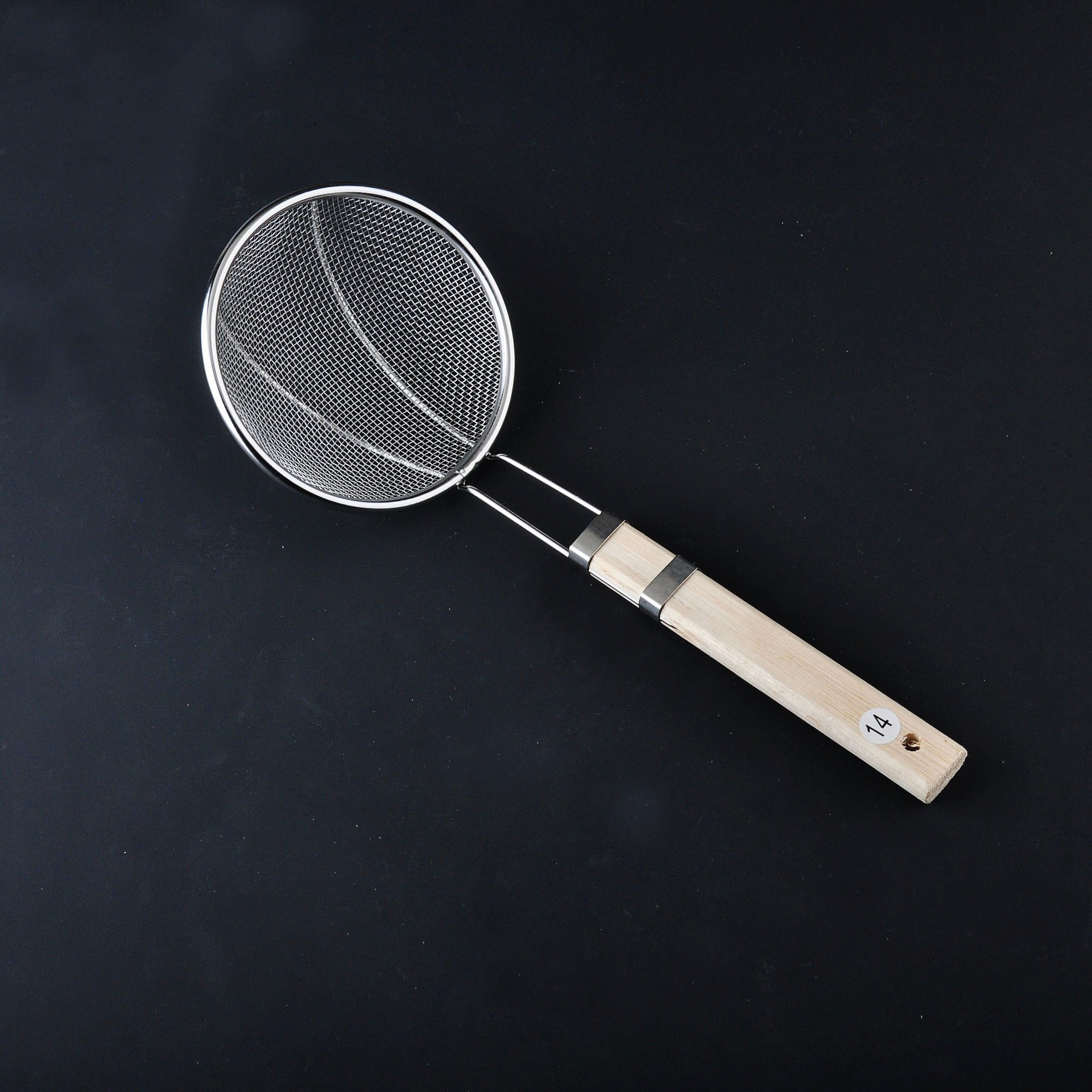 Hot Wholesale Non-Magnetic Stainless Steel Wooden Handle Strainer Strainer Fried Pasta Spoon Multi-Functional Household Kitchenware Filter Screen