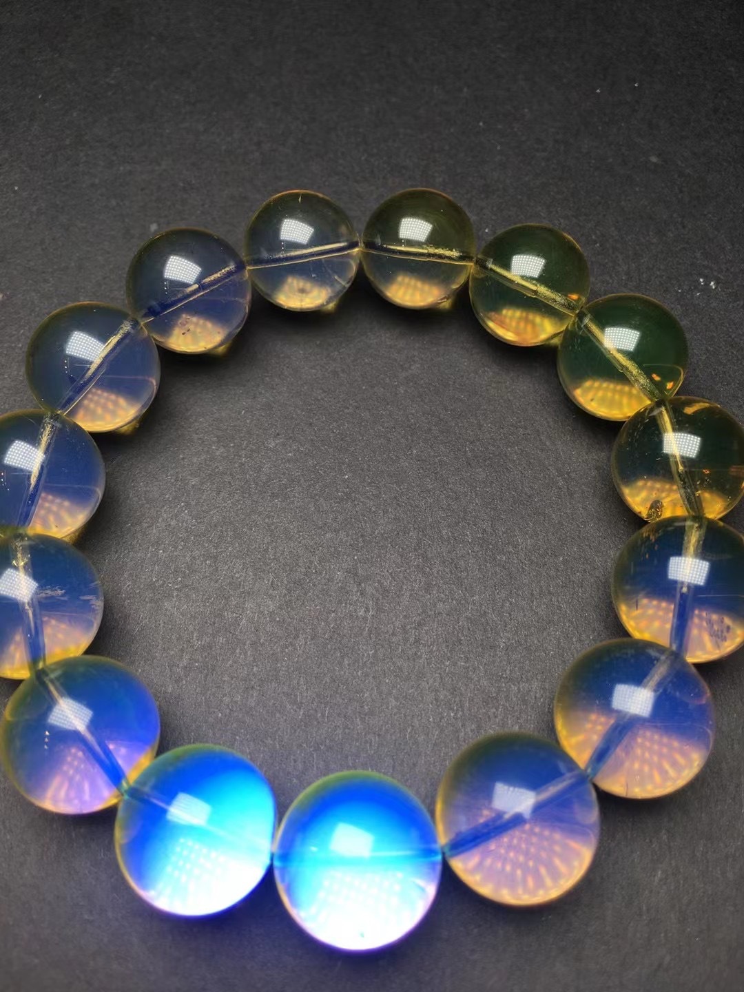 蓝珀手链高蓝度,接近3a净水,蓝珀现在矿料稀少