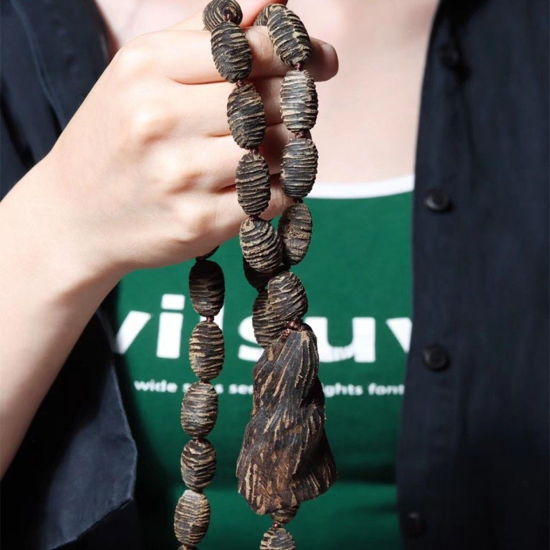 高档白奇楠沉香吊坠越南纯天然老料随型虫漏项链沉香文玩沉水级