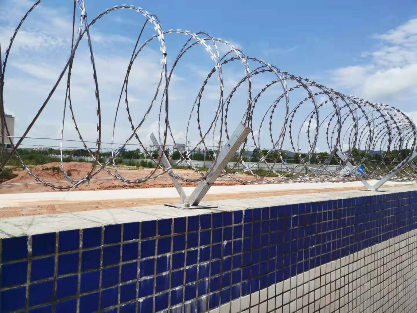 热镀锌刀片刺线304不锈钢刀片刺网刺线刺铁丝现货厂家