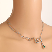 新款灵蛇妖娆设计感项链女绿色锆石项链冷淡风蛇形锁骨链跨境批发