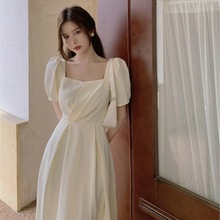连衣裙收腰春季法式褶皱赫本风泡泡袖方领长裙超仙气质白色裙子女