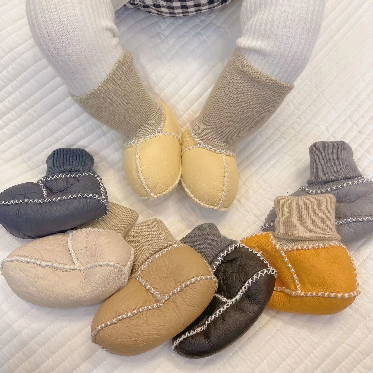 Sheepskin and Fur Integrated Baby Shoes and Socks Winter Baby Toddler Shoes Newborn 0-6-12 Soft-Soled No Heel Slippage Steps Warm Shoes