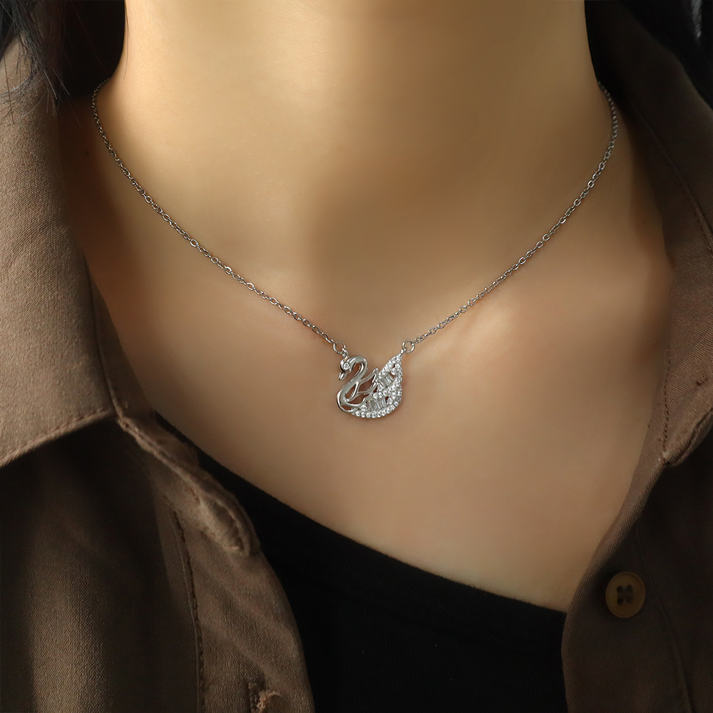施家经典小天鹅锆石项链女甜美气质设计感镂空镶钻动物锁骨链礼物