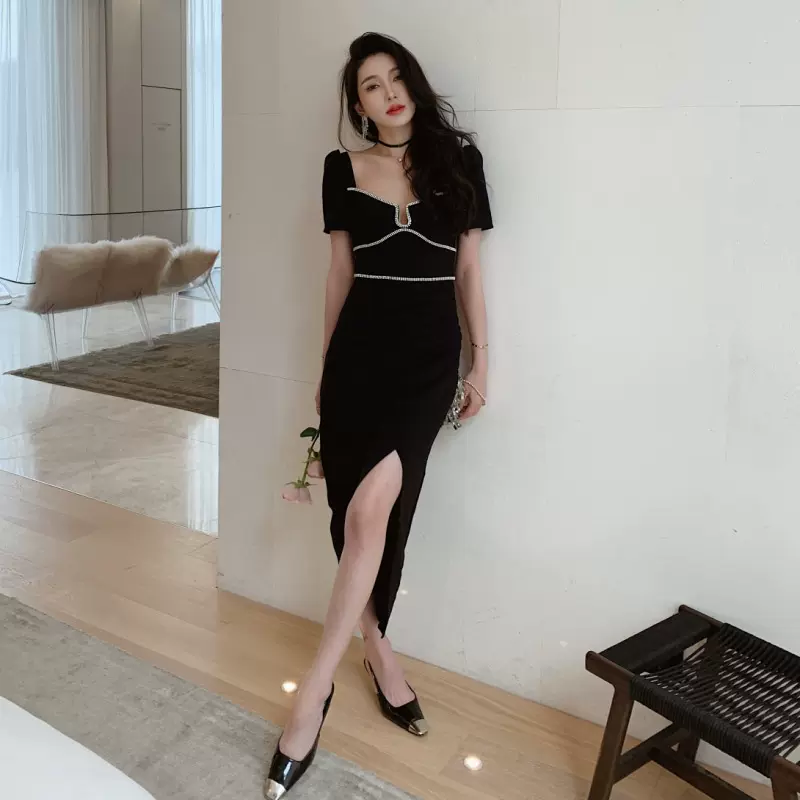 性感大方领露背开叉短袖连衣裙女秋冬新品复古赫本风小黑裙晚礼服