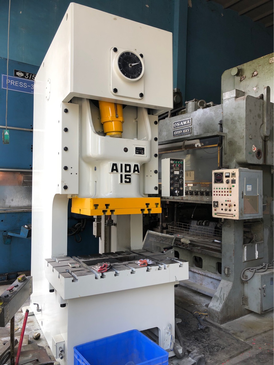 转让二手日本气动冲床阿玛达amada110吨冲床