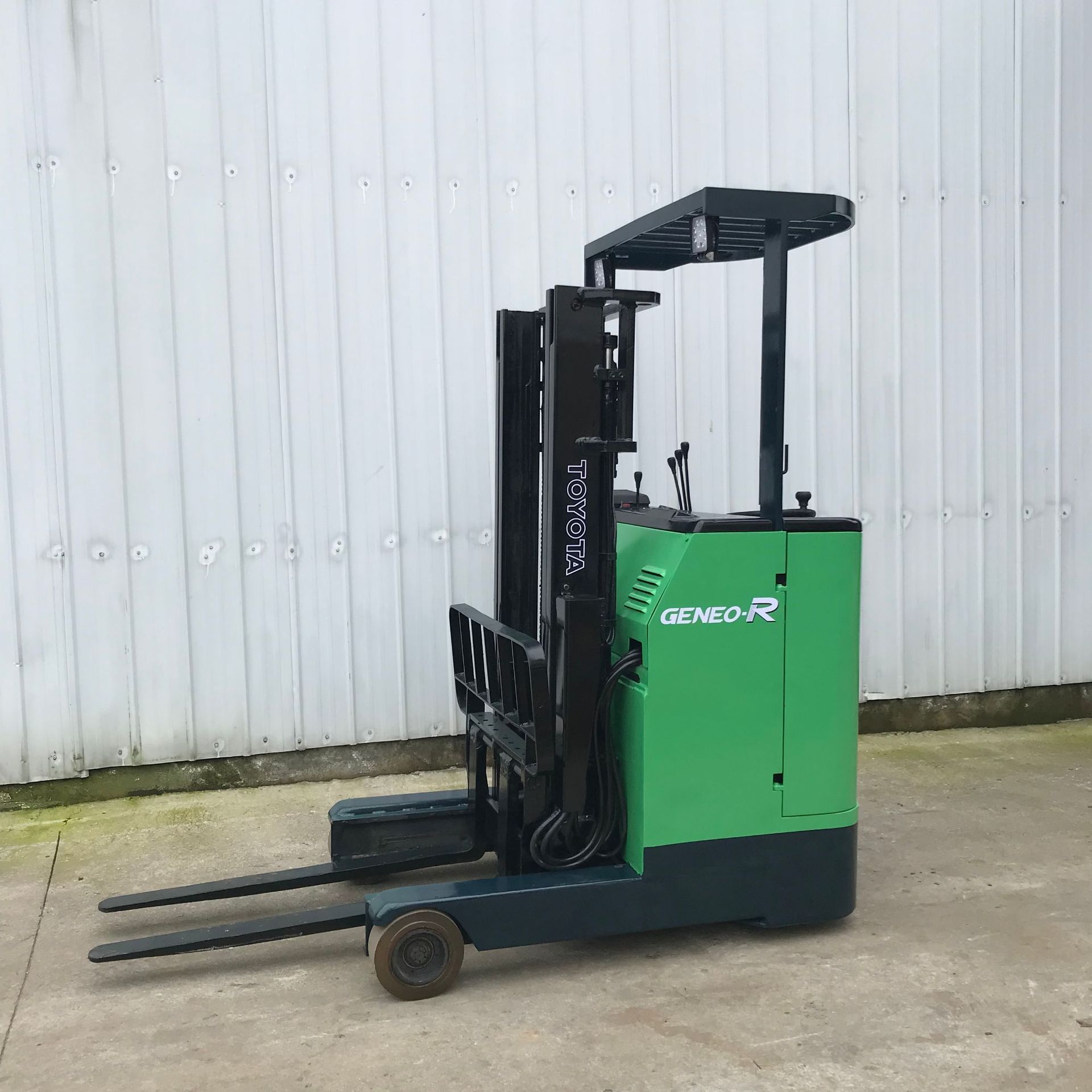 二手丰田1.5吨前移式电动堆高车仓储小巧电动叉车搬运车租赁销售