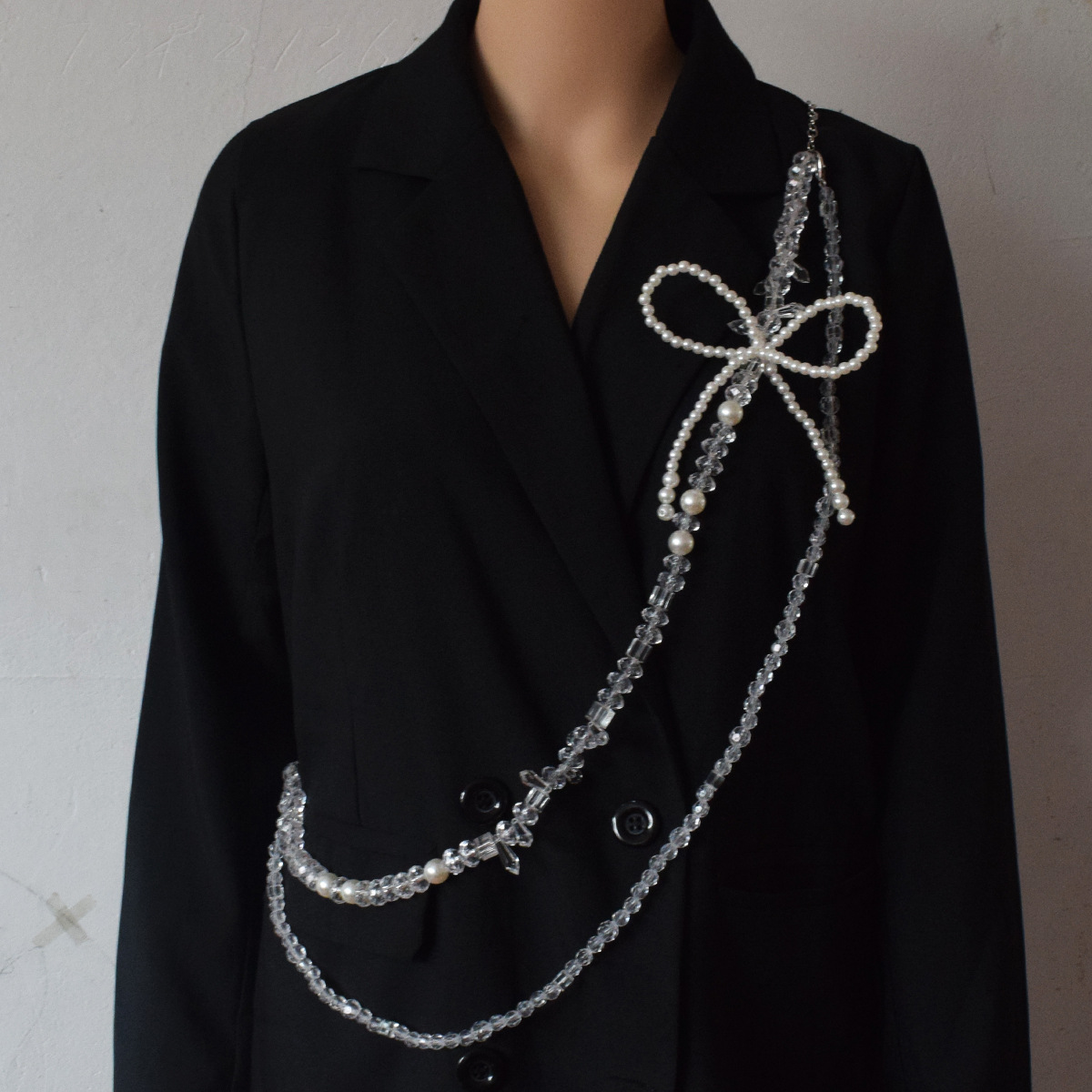 个性设计时髦配饰珍珠蝴蝶结肩带西服装饰链包链斜挎西装身体链女