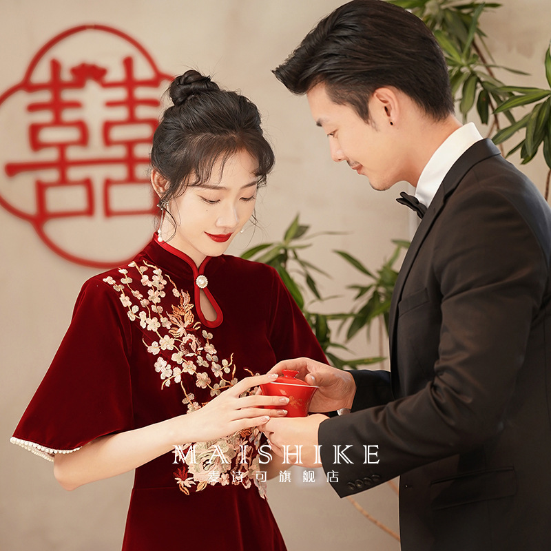 丝绒旗袍结婚敬酒服2021新款新娘秋冬季中式红色订婚答谢宴礼服女