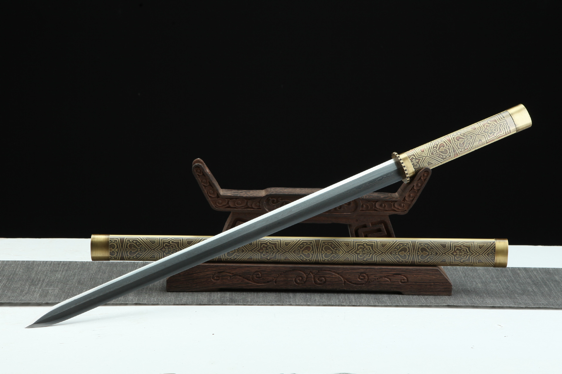 龙泉市刀剑素装手工锻打唐剑八面花纹钢烧刃硬剑防身清剑未开刃