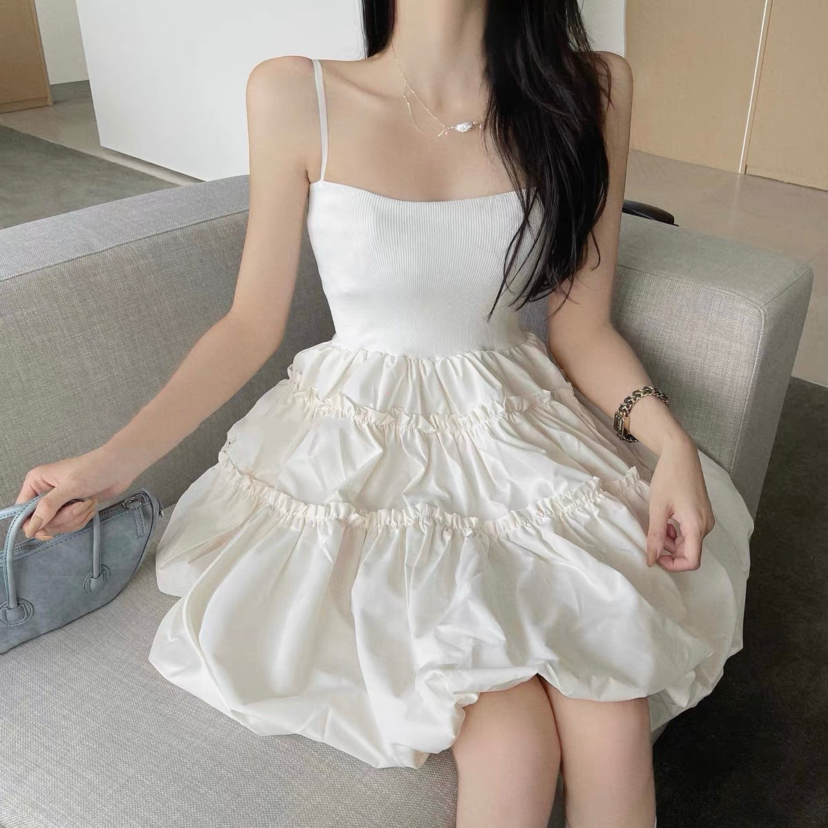 公主风连衣裙女夏季洋气复古裙子法式吊带收腰露背吊带裙蓬蓬短裙