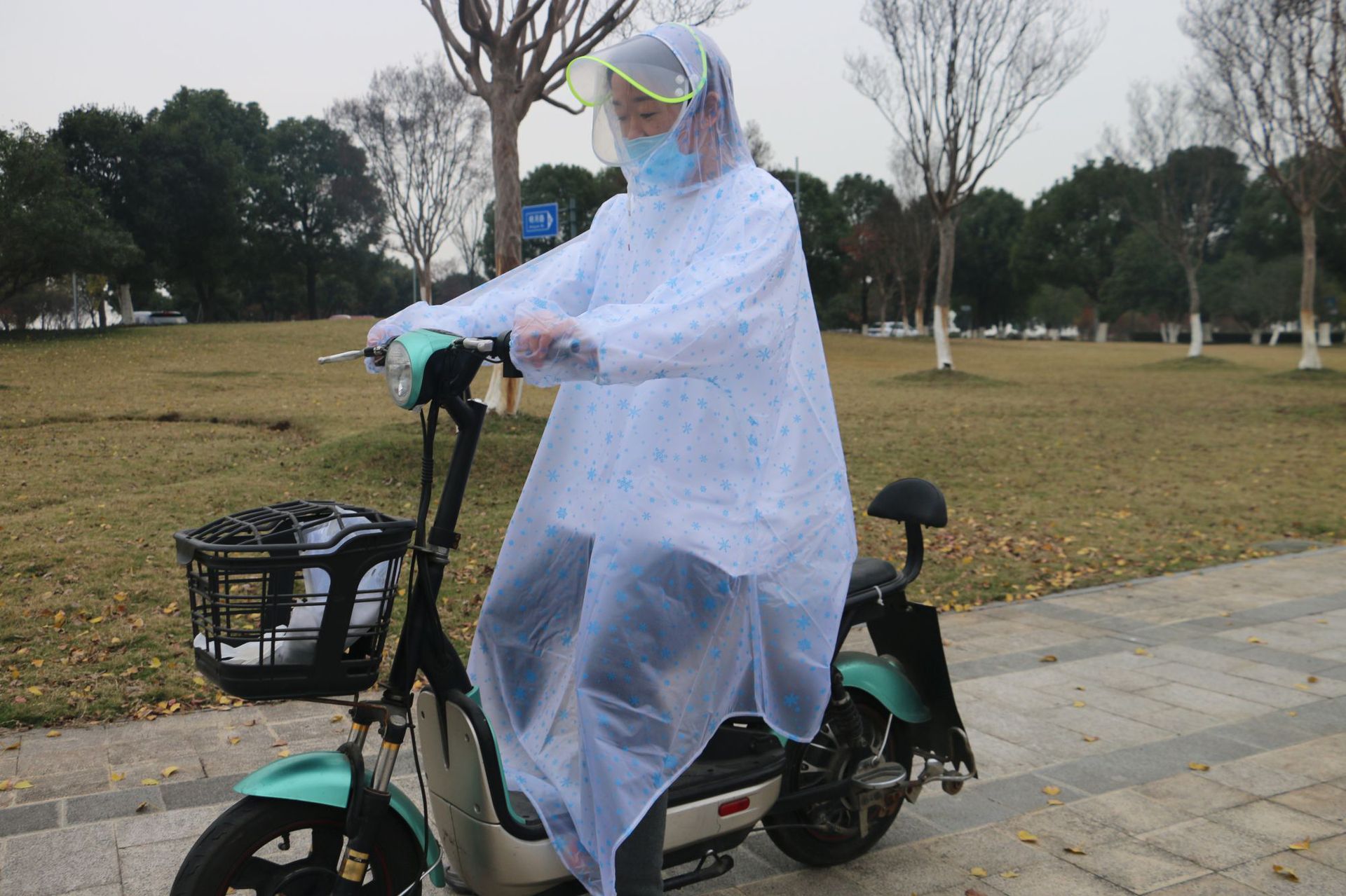 Sleeved Outdoor Hiking Battery Car Electric Bike Raincoat Fashion Adult Men and Women Transparent Raincoat Poncho Wholesale