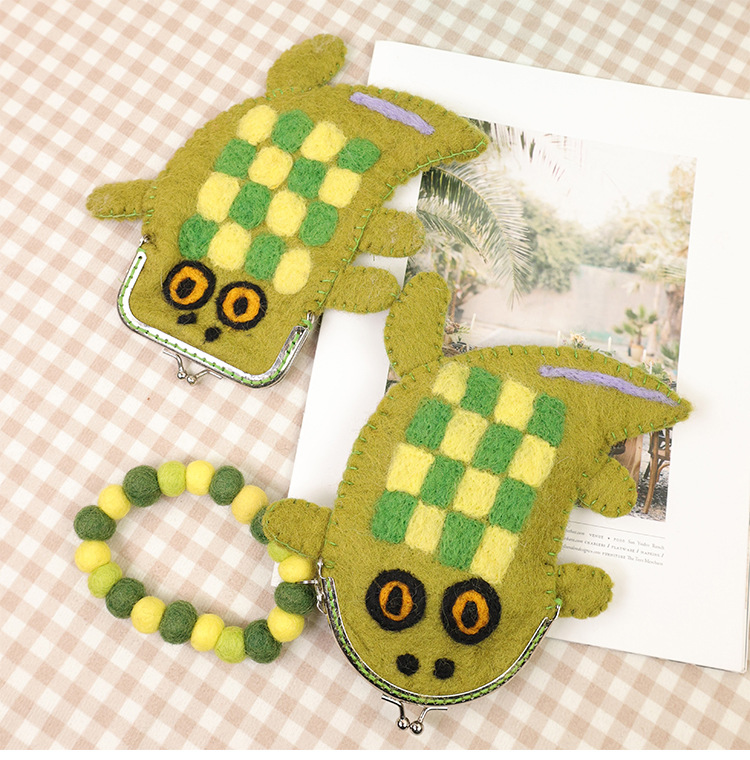 可爱羊毛毡鳄鱼零钱包个性文艺口金包卡包包挂服装配饰拍照道具
