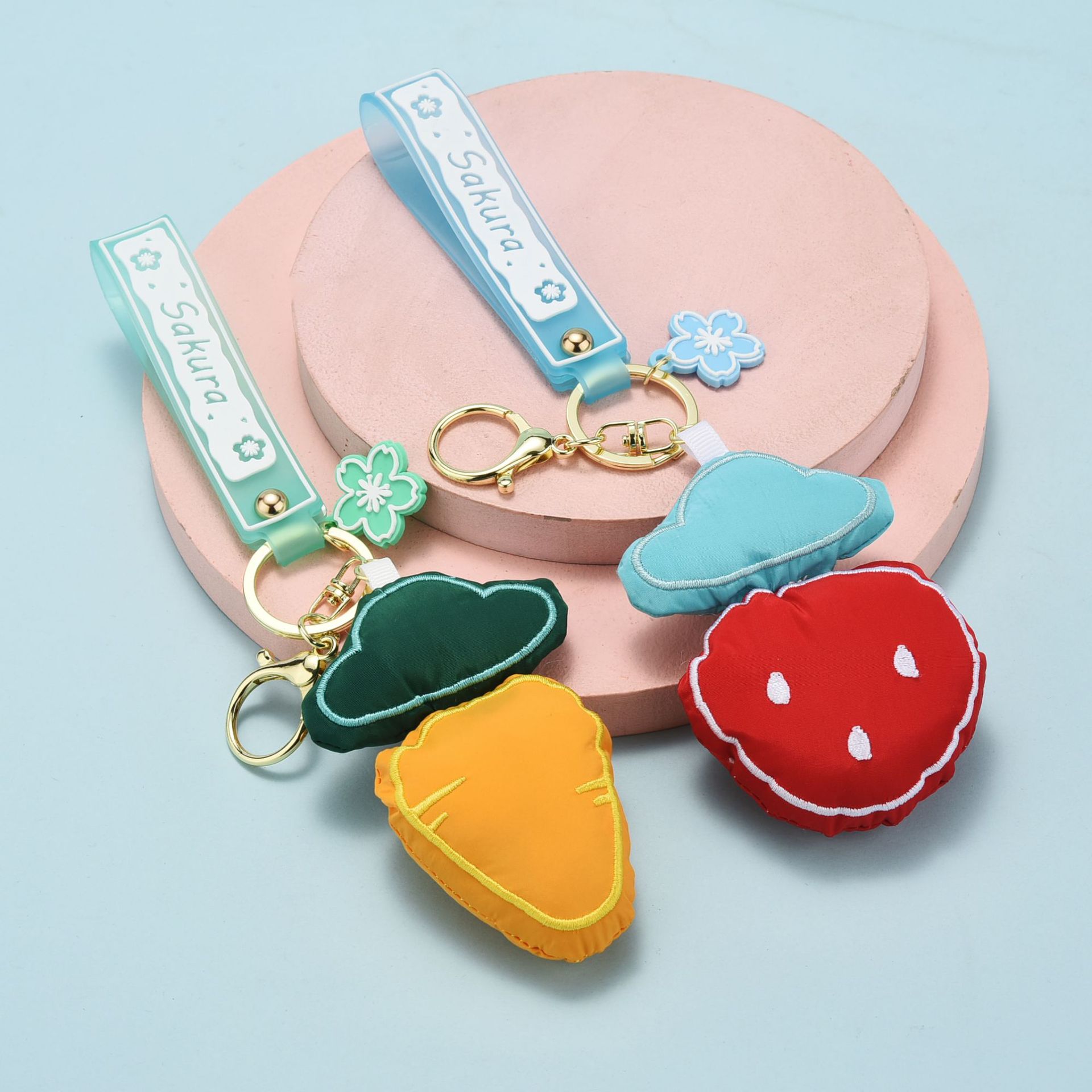 创意卡通精致布艺胡萝卜草莓钥匙扣精致充棉可爱女生汽车包包挂件