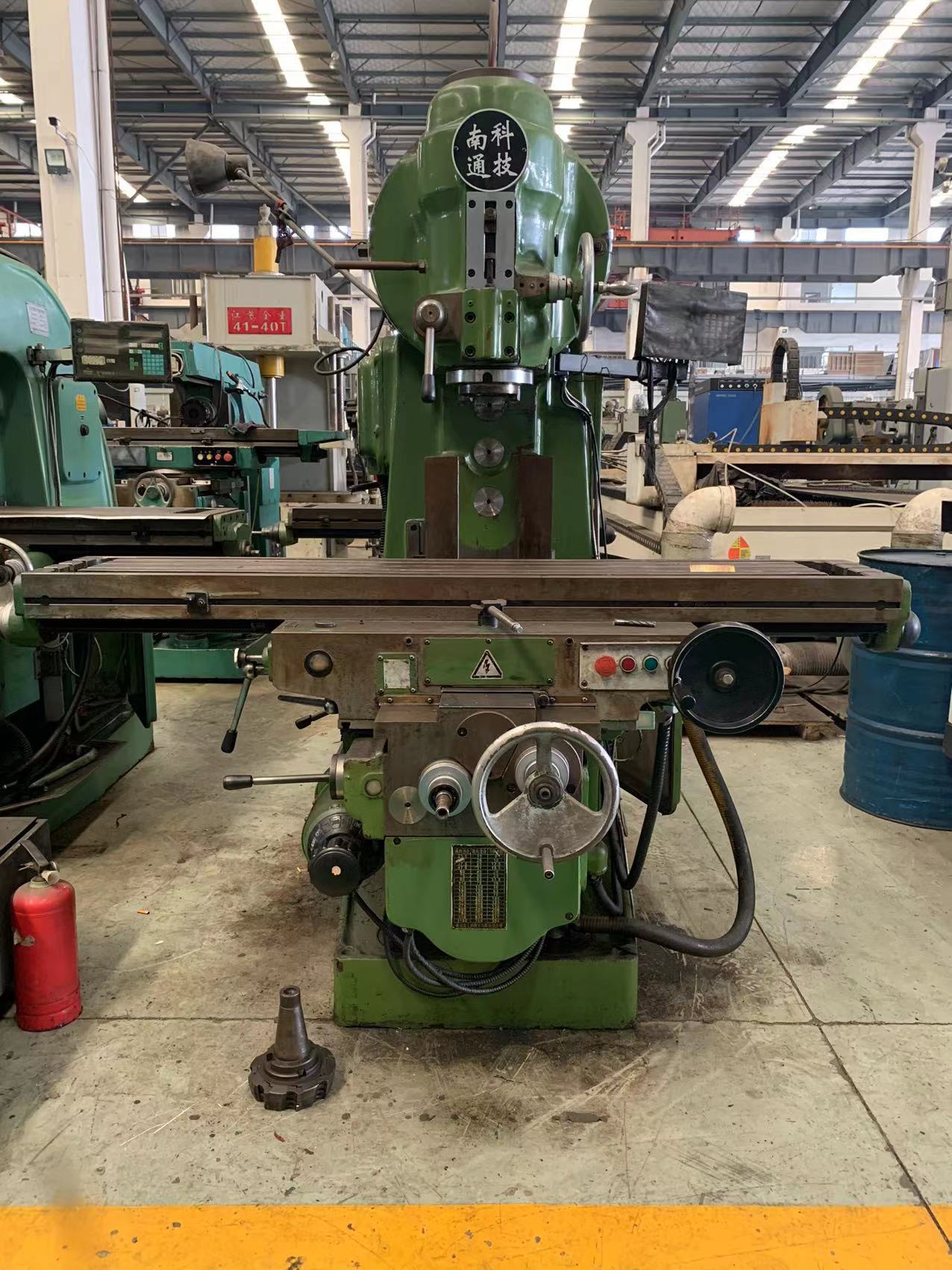 厂家现货批发供应南通科技精工机械立式升降台铣床x5032b