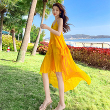 三亚拍照海边度假小众沙滩不规则裙女夏季超仙法式百褶吊带连衣裙