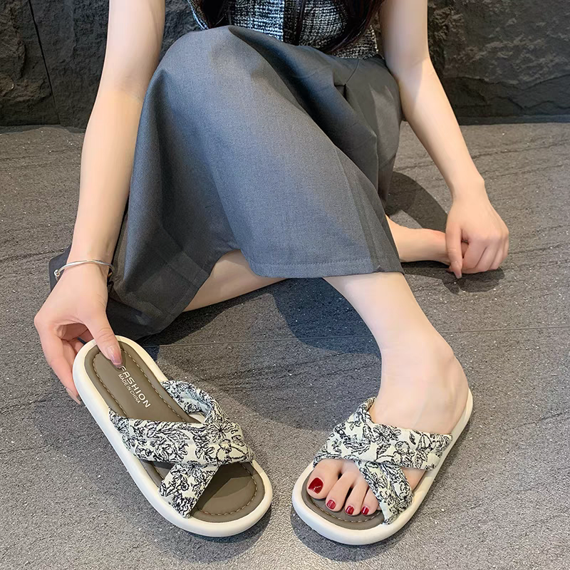 平底拖鞋新中式国风百搭女夏外穿2025新款松弛感沙滩拖女凉拖鞋