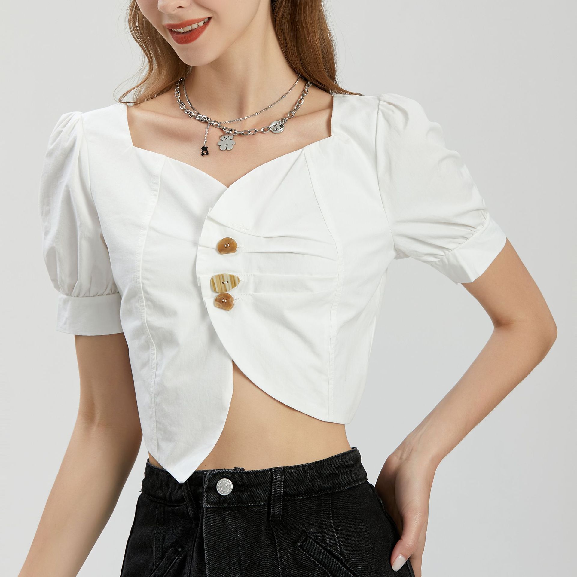 夏季贝壳纽扣时尚小衫法式方领不规则v领短款泡泡袖白色纯色上衣
