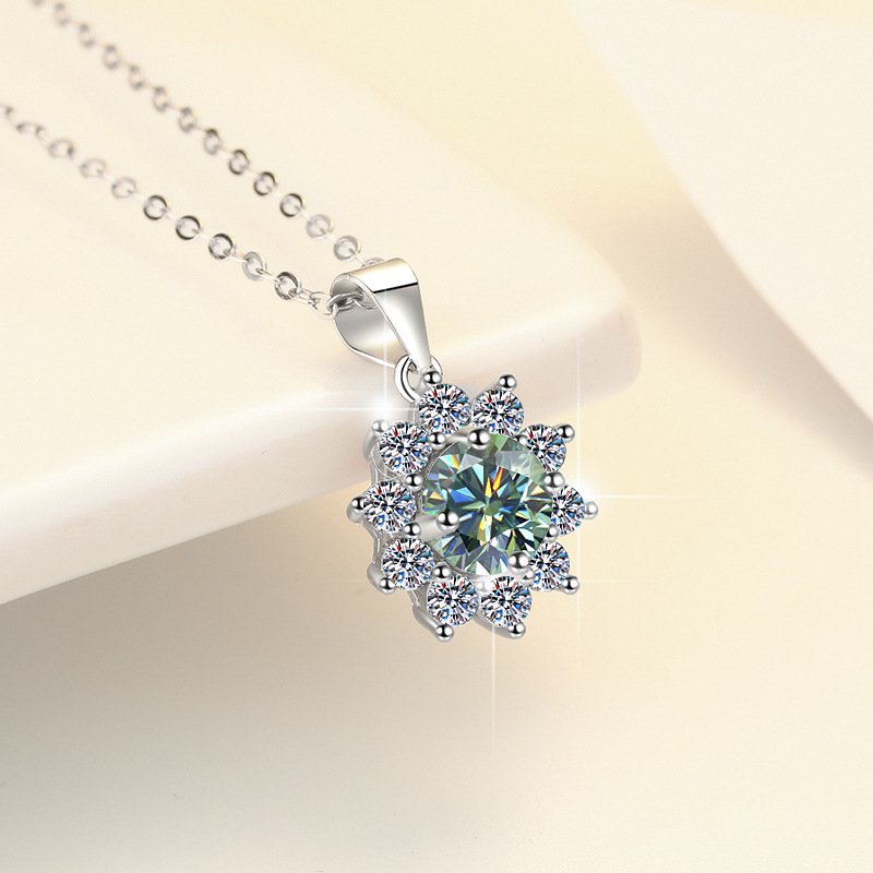 s925纯银项链女太阳花1克拉莫桑石吊坠锁骨链祖母绿gra配证书批发