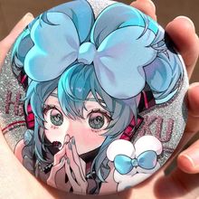 初音未来日系三丽鸥miku同人周边吧唧ins玉桂狗初音银葱可爱吧唧