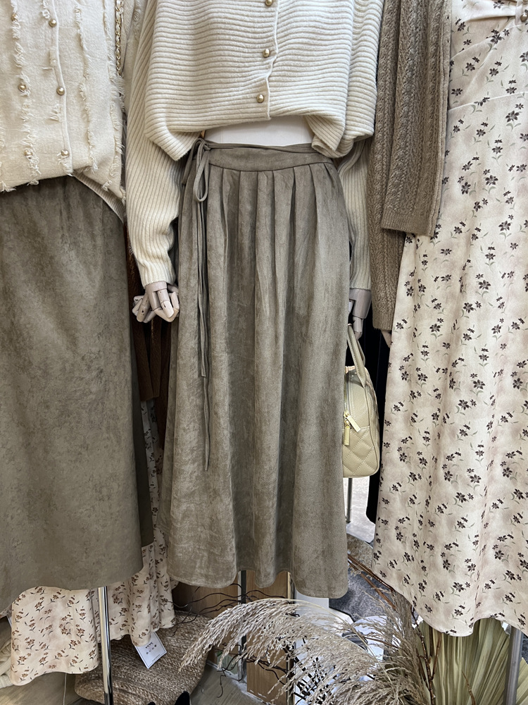 2023年韩版通勤风文艺淑女韩国东大门休闲百褶设计减龄呢绒半身裙