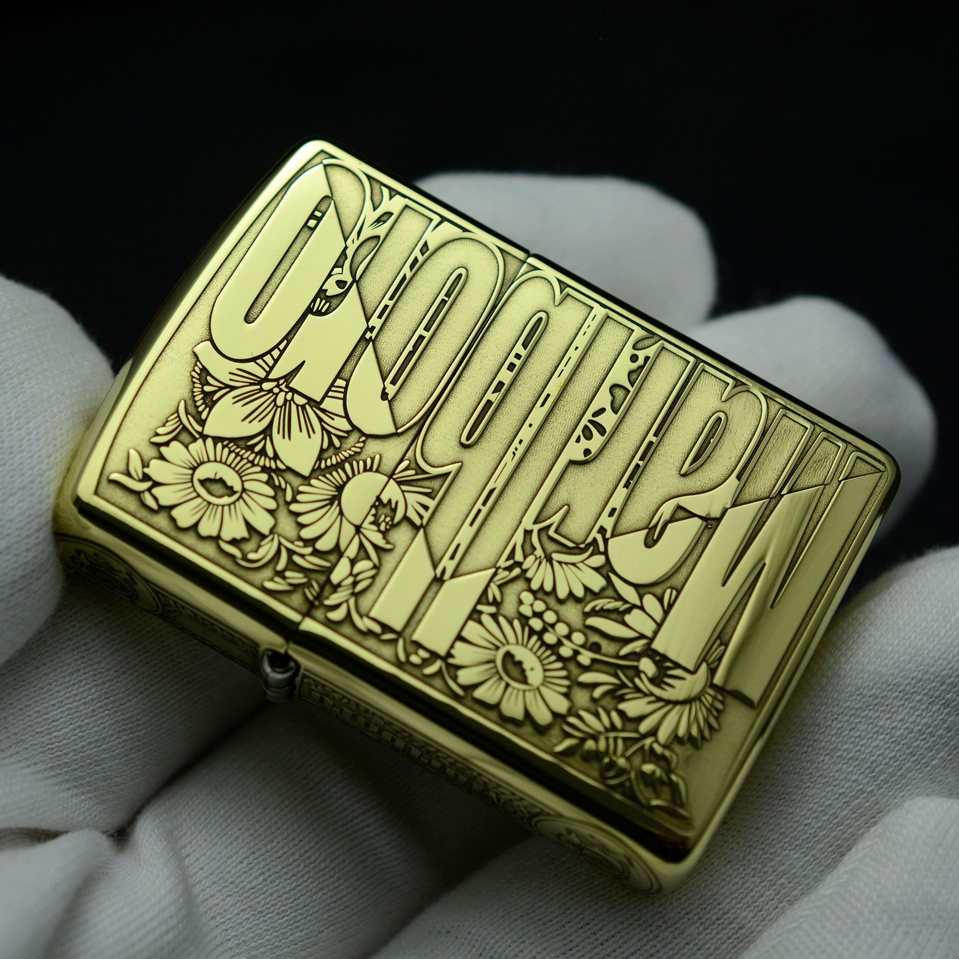 zippo 之宝 打火机 盔甲雕刻 万宝路花丛 带码