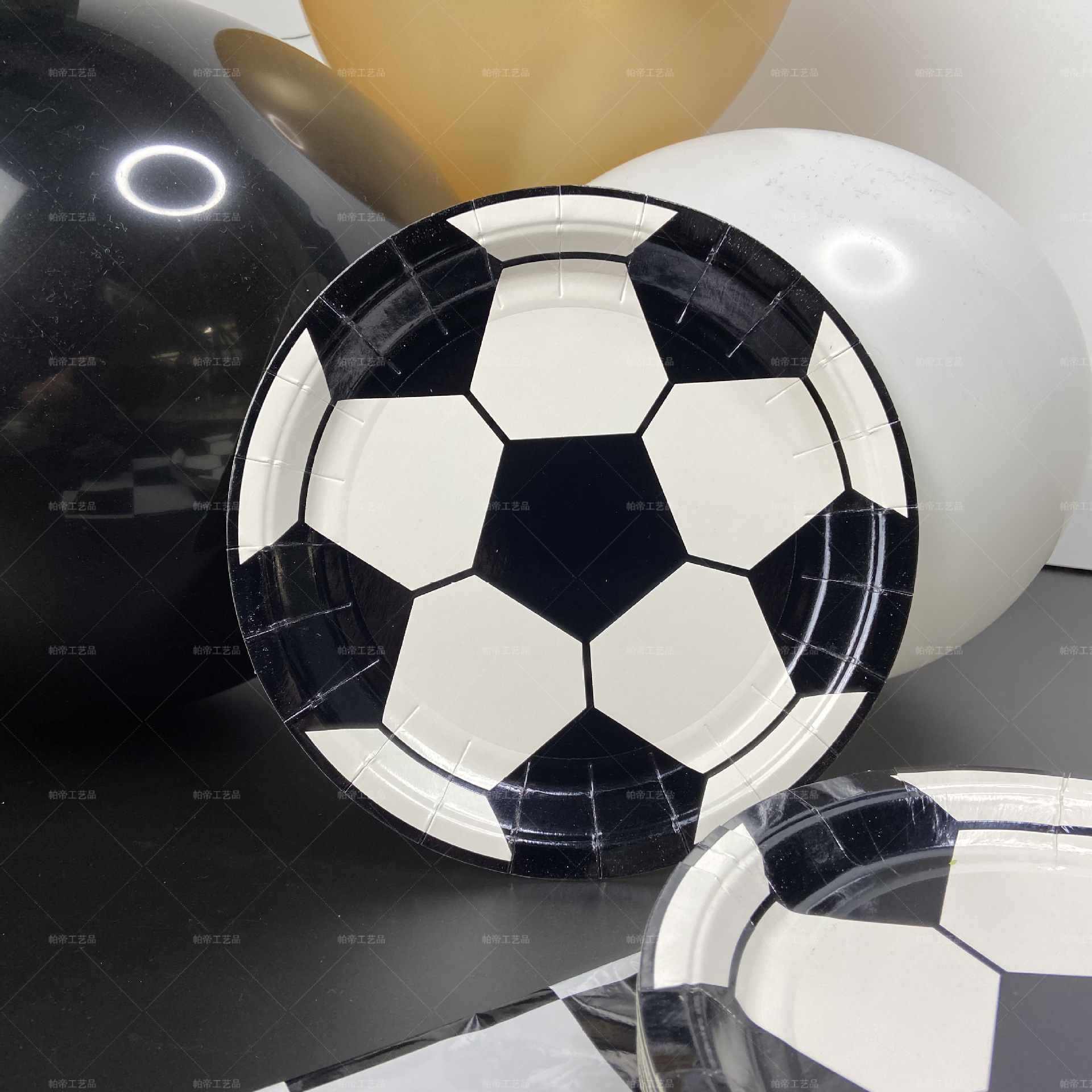 厂家直销7寸现货烫金纸盘足球派对聚餐一次性纸碟350g足克纸盘