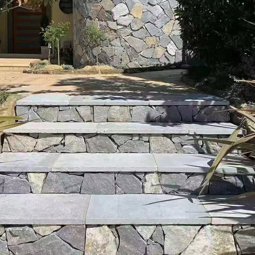 0成交0平方米花岗岩芝麻黑背景墙 芝麻灰火烧市政园林工程背景装饰