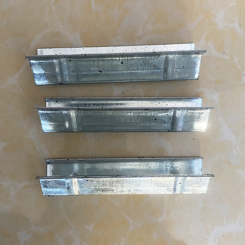 镀锌共板风管卡条 法兰角码勾码配件 1.0厚度白铁皮对接卡条批发