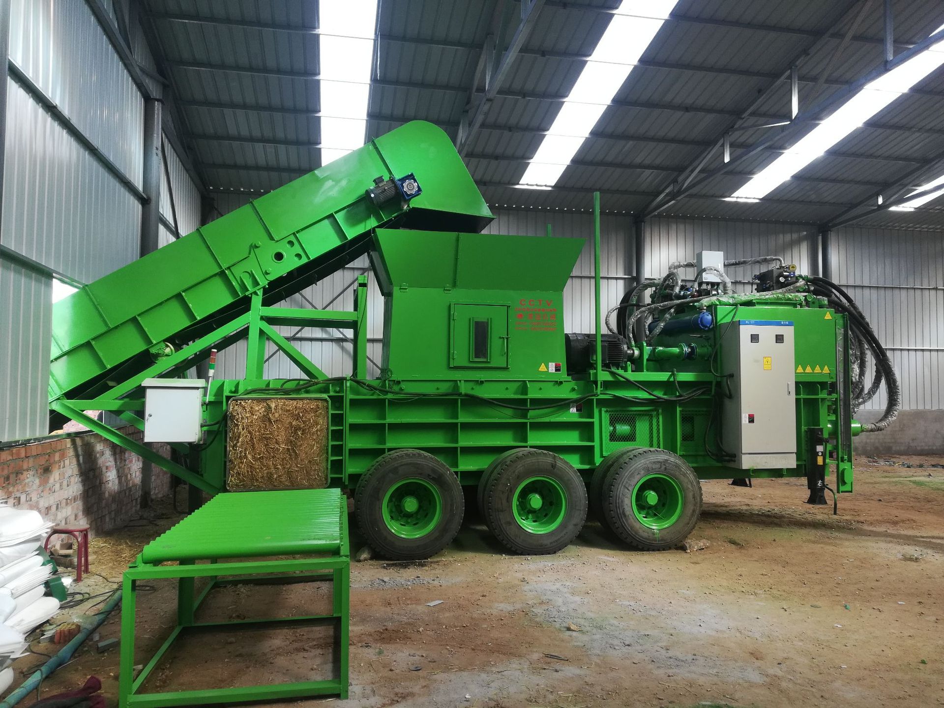 【液压秸秆打包机】鸣宇牌移动型带轮秸秆打包机