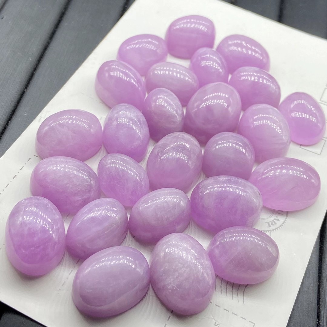 天然紫锂辉蛋形椭圆形 裸石戒面 表面干净色泽梦幻紫 品质如图