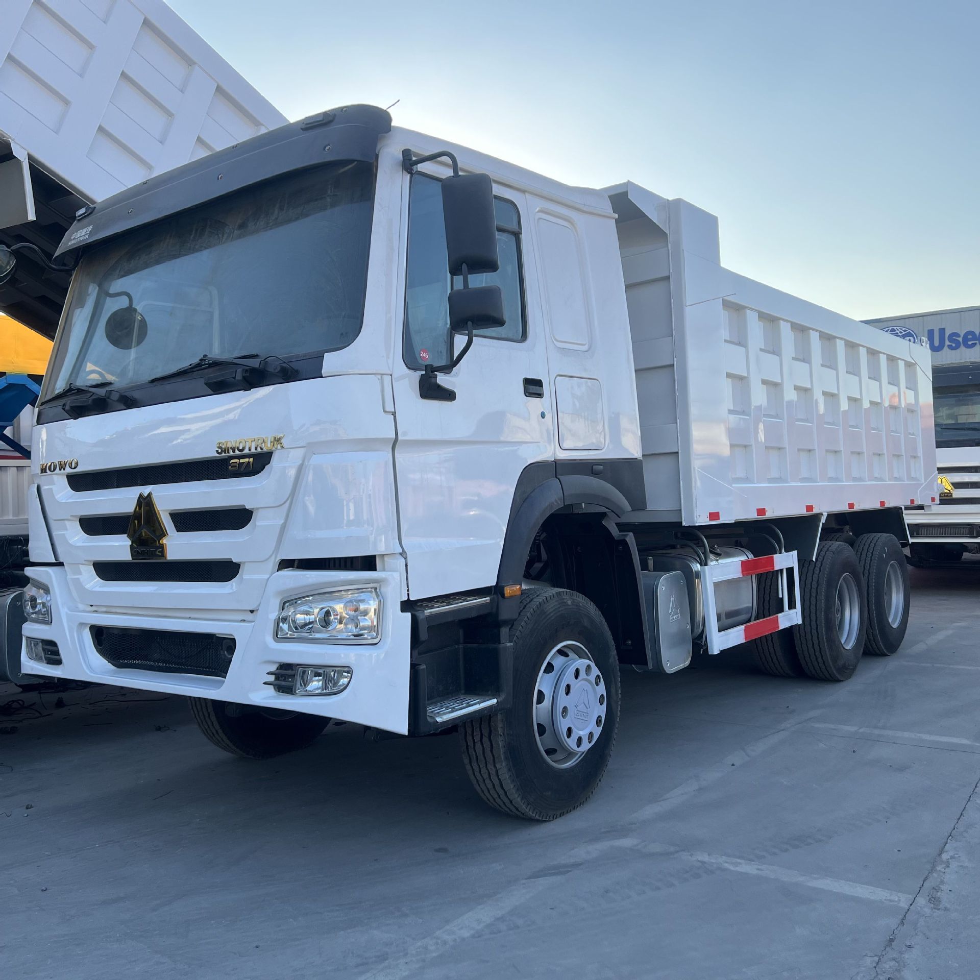 常年翻新 厂家出口6x4国三渣土车卡车重汽豪后八轮自卸车10轮货车