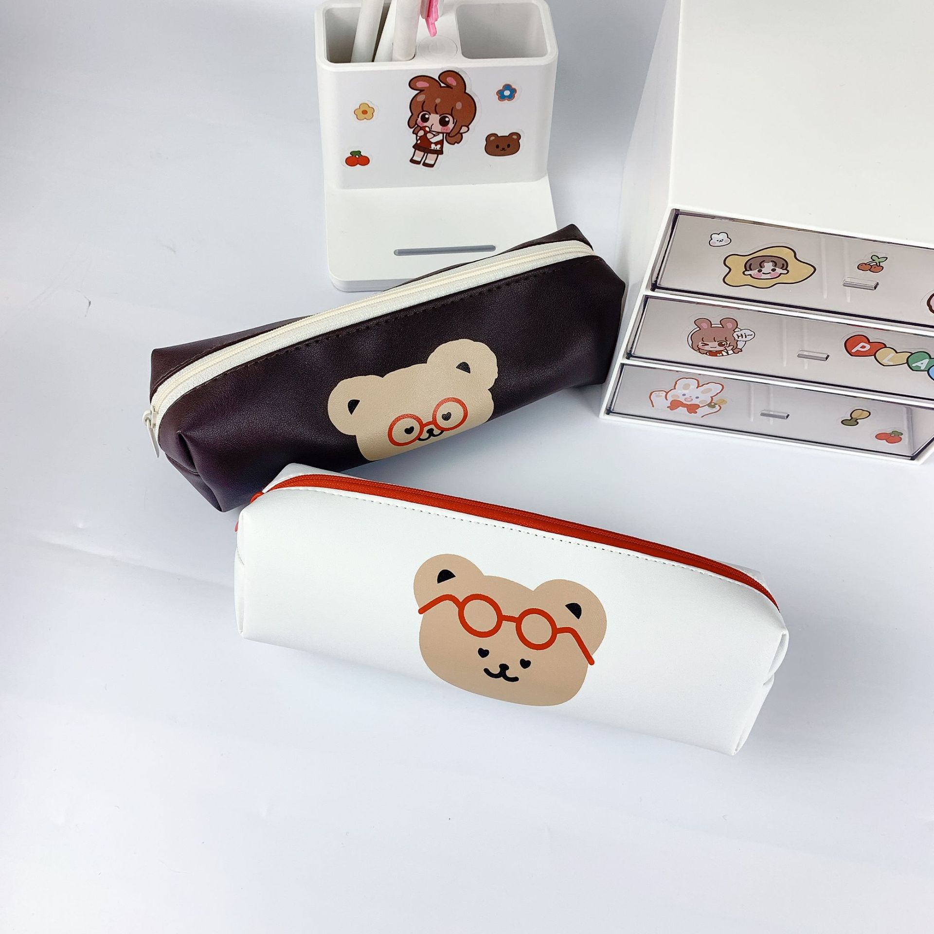 ins设计师小众卡通动漫戴眼镜的小熊笔袋文具袋