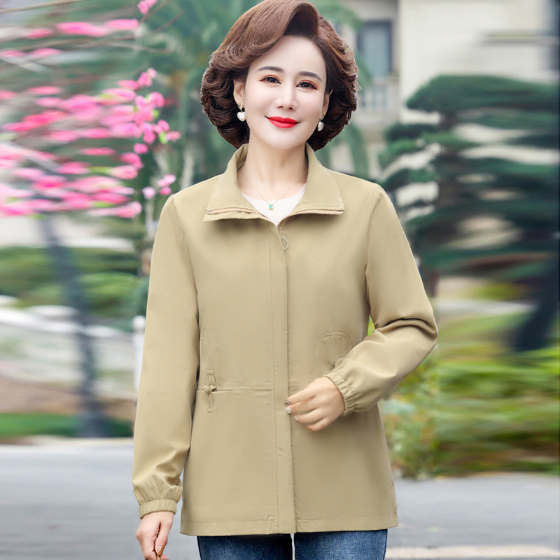 中年妈妈春装外套新款中老年人女春秋季风衣小个子洋气夹克上衣薄