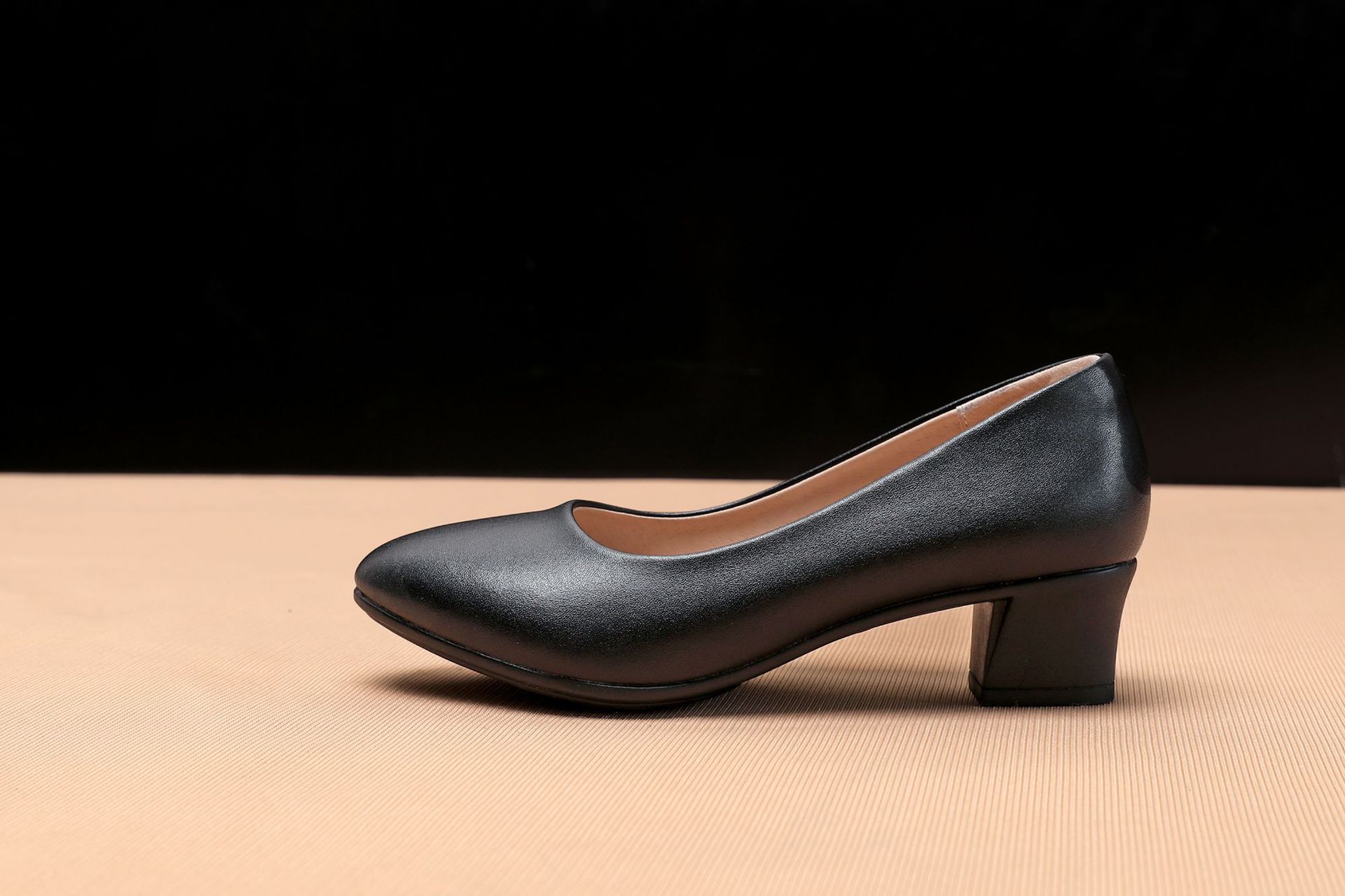 工作鞋女黑色粗跟尖头软底职业空姐上班鞋子浅口单鞋女