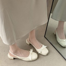白枕鹤白色法式蝴蝶结粗跟包头凉鞋女款新款夏季配裙子法式玛丽珍