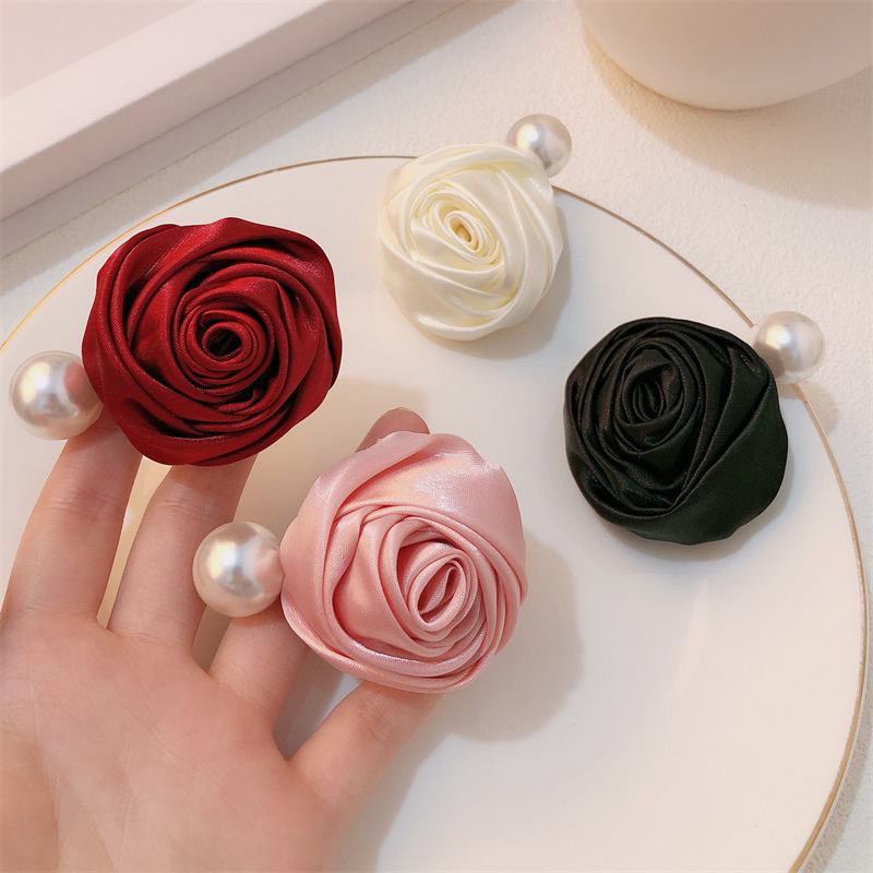 法式温柔少女缎面玫瑰花珍珠发夹气质高级感侧边碎发刘海夹发饰