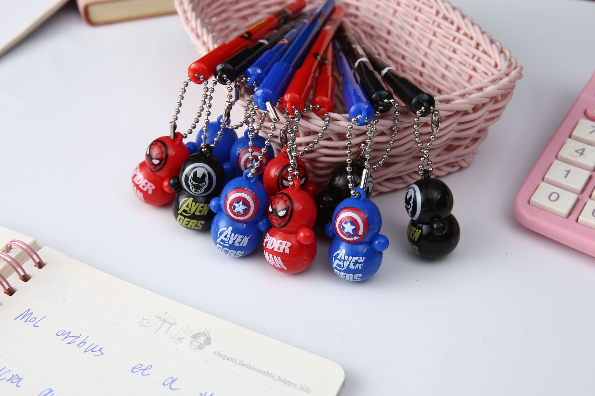 可爱复仇者联盟不倒翁中性笔批发挂件笔创意卡通小学生黑色水性笔