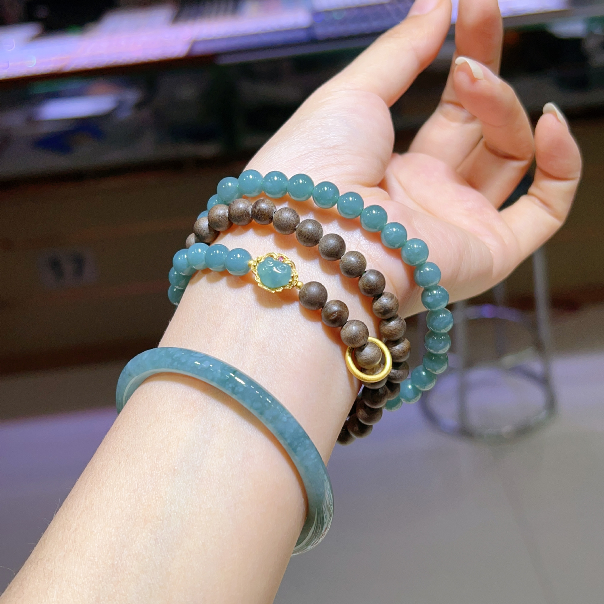 国风天然蓝水翡翠手串 白奇楠木 银镀金镶嵌翡翠如意多圈手链礼物